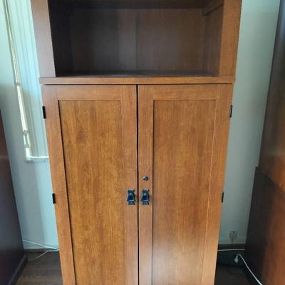 Wooden 2 Door Locking Extendable Computer Desk