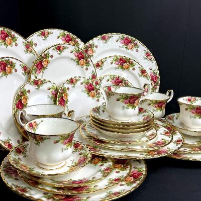 Royal Albert “Old Country Roses” Bone China Service For 6