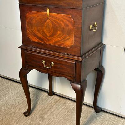 Henkel Harris Flame Mahogany Queen Anne Style Silver Chest On Legs With 4 Drawers, 22x16x40 

