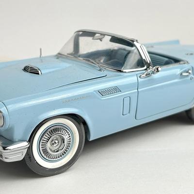 Precision 1957 Ford Thunderbird Convertible Model Car, 1:18 Scale