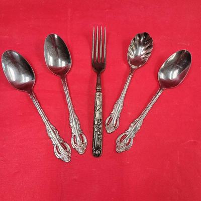 Lot Of 5 Vintage Wallace "Countess" And Repousse Flatware 