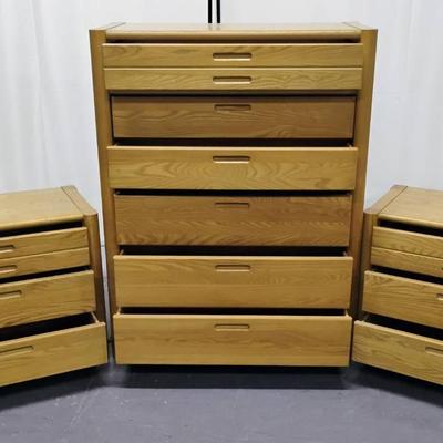 THOMASVILLE Dresser/Drawers Unit w/Two Nightstands