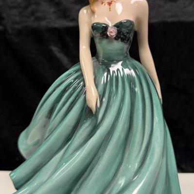 Royal Doulton Figurine of the Year 2002 "Sarah" HN3978 Bone China 