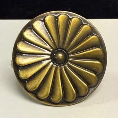 14 Gold Tone Flower Cabinet Knobs And 10 Gold Tone Square Cabinet Knobs