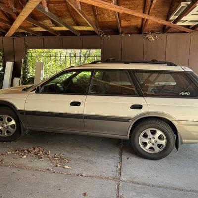 Clean 1999 Subaru Legacy only 95,000 miles! Runs great 