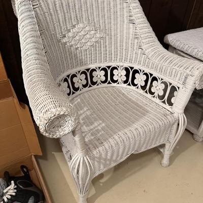White Wicker Bedroom Set; Night Stands, Dresser, Headboard, Arm Chair (CLEAN! GREAT CONDITION)
