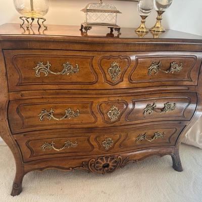Henredon "Villandry" Bombay Bachelor Chest