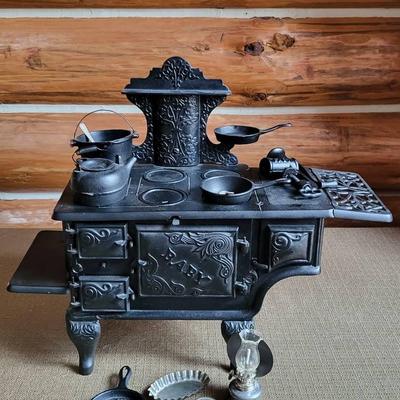Cast Iron Toy Stove and Miniatures