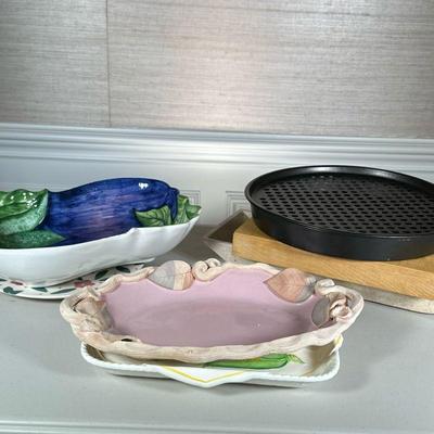 (7pc) GROUP OF DECORATIVE PLATES |
