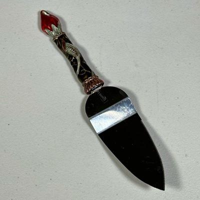 CAKE SERVER | l. 10.5 in.
