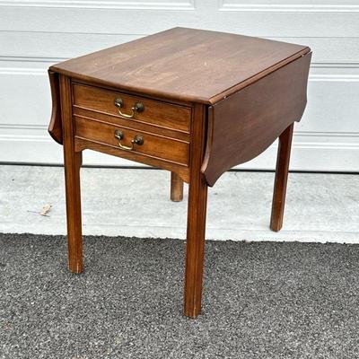 EXTENDABLE SIDE TABLE | Two extendable flaps on each side - h. 25 x w. 37 x l. 27 in.
