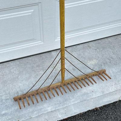 ANTIQUE WOODEN RAKE | With wood fingers - w. 26.5 x l. 77 x d. 4.5 in.
