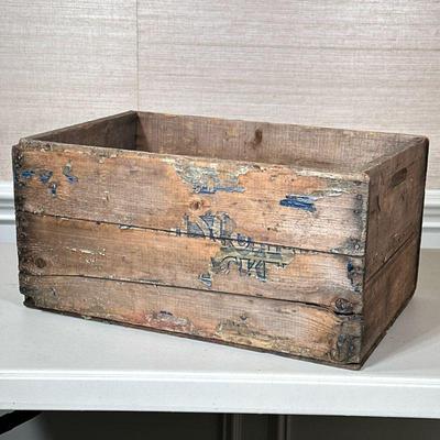 ANTIQUE WOODEN CRATE | h. 10.5 x w. 14 x l. 21.25 in.
