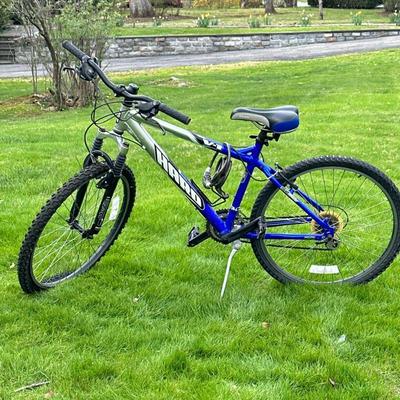HARO BICYCLE | Adult sized. Comes with lock.
