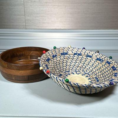 STRAW AND WOODEN BOWL

