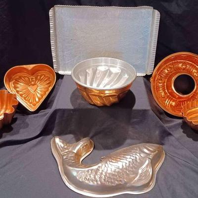 Vintage Copper Jello Molds Along With Beauty Line Hammered Aluminum Tray