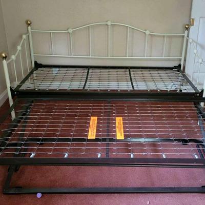 White Wrought Iron Daybed with Trundle