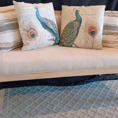 Furniture Connection (Fairfield) Cream Upholstered Bench With Throw Pillows