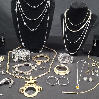 Gold Tone And Silver Tone Jewelry Featuring Lisner