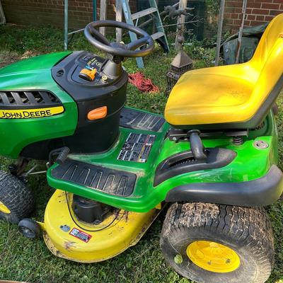 John Deere E130 22HP Lawn Tractor 