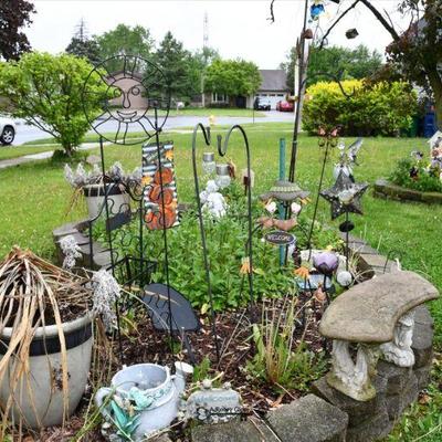 0692 front yard