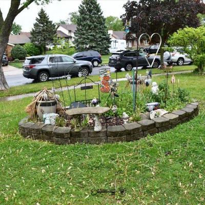 0695 front yard