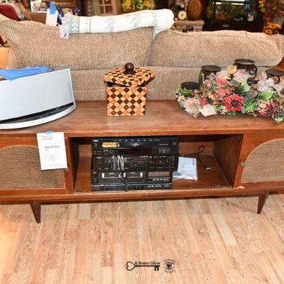 0525 family room