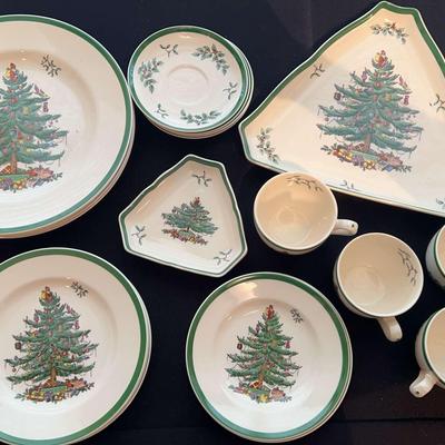 Spode Christmas 22 Piece Starter Set, New In Box