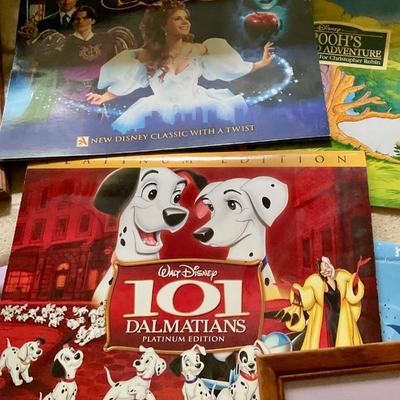 Un framed animation cells