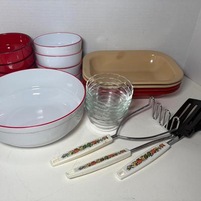 Trio Of Ekco Spice Of Life Utensils, Fire King, Pyrex & Texas Ware