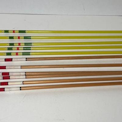 Collection Of 11 Vintage Wooden Arrows W/Broadhead Arrow Tips