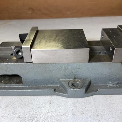  Kurt D60 AngLock Milling Machine Vise