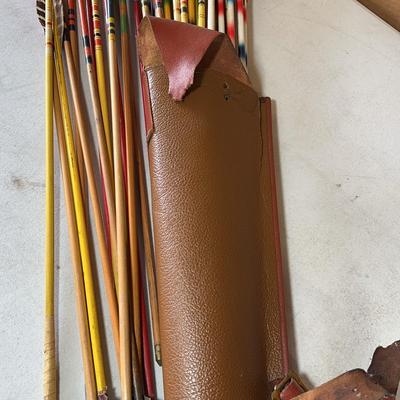 Archery Arrows & Vintage Quiver