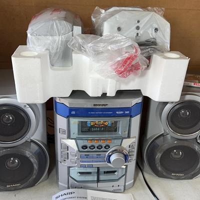 Sharp CD-DD4600 Stereo With Surround Speakers
