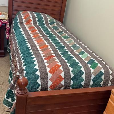 Solid Wood Twin Bed Frame – Slatted Headboard & Footboard with Rounded Finials