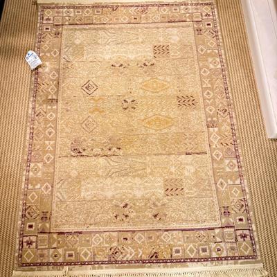 4x5 Synthetic Icon Rug