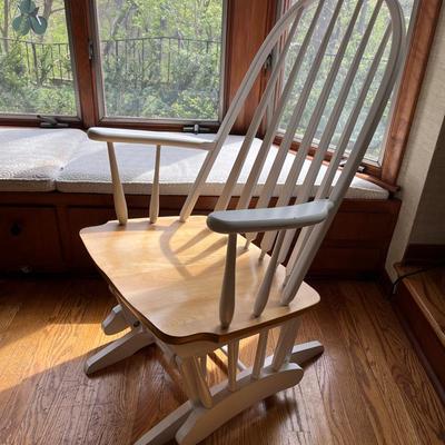 Smooth Gliding Rocking Chair 