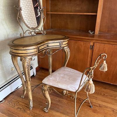 French Style Makeup Vanity 