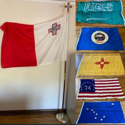 8 Foot Flag Pole With 6 Flags