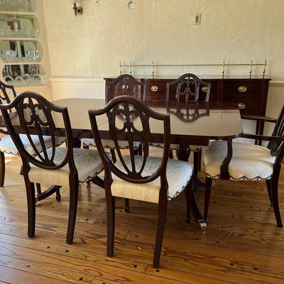 Vintage Dining Room Table & Chairs 