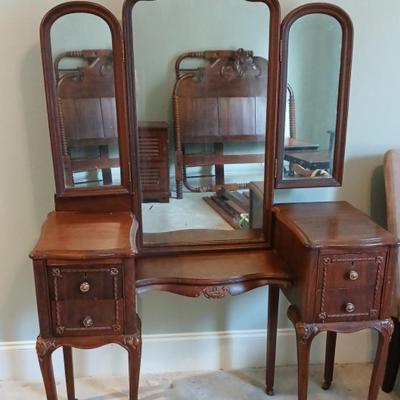 Vintage Mahogany Vanity, 900-700