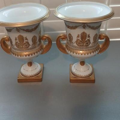 Chelsea House White & Gold Vases, 811-700 