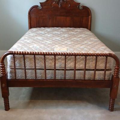 Antique Full Size Bed with Mattress & Box Spring, 904-700 