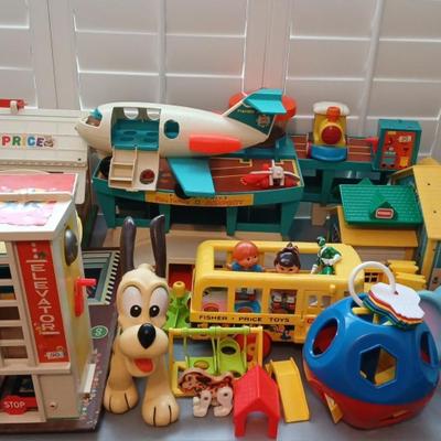 Vintage Fisher Price Toys & More, 822-700 