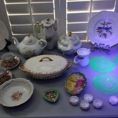 Uranium Saucers & Decorative Glassware, 809-700 