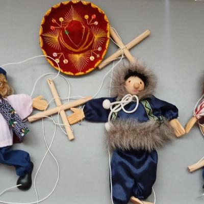 Puppets & More, 817-700 