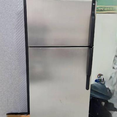 GE Refrigerator 