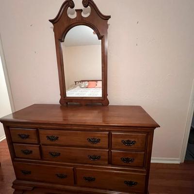 8 Drawer With Mirror