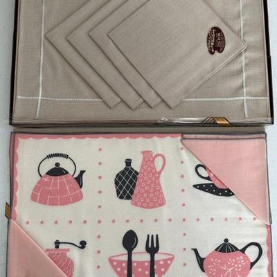 Vintage Two Sets Of Four Placemats With Napkins As New 