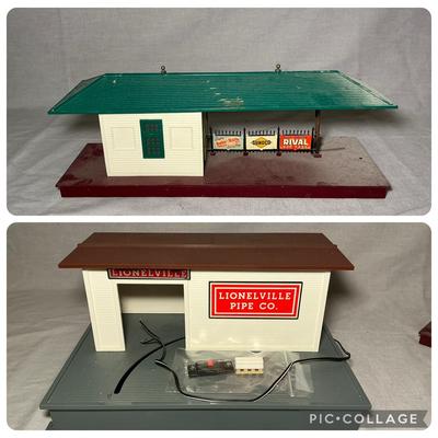 Lionel 256 Illuminated Freight Station & Lionelville Animated Forklift Station